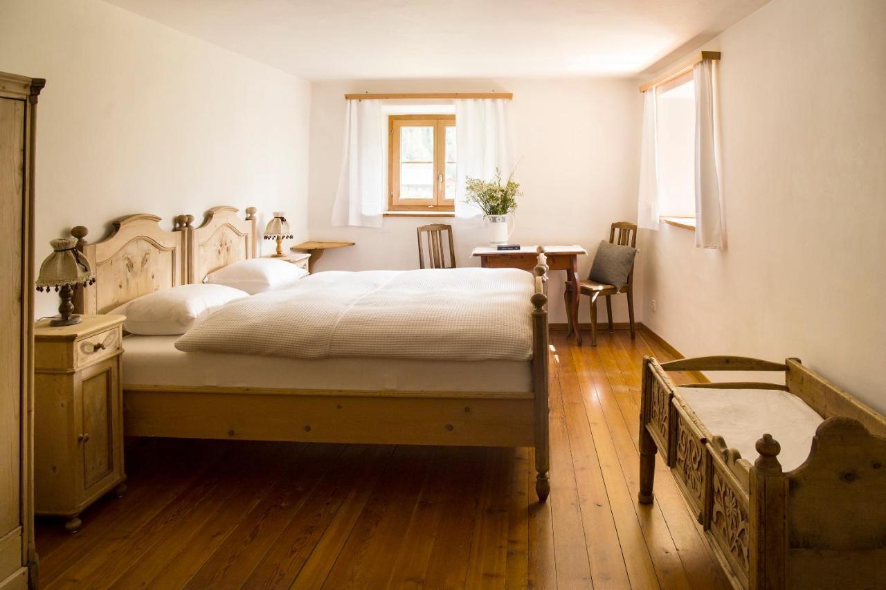 Hotel Chasa Chalavaina Müstair Oda fotoğraf
