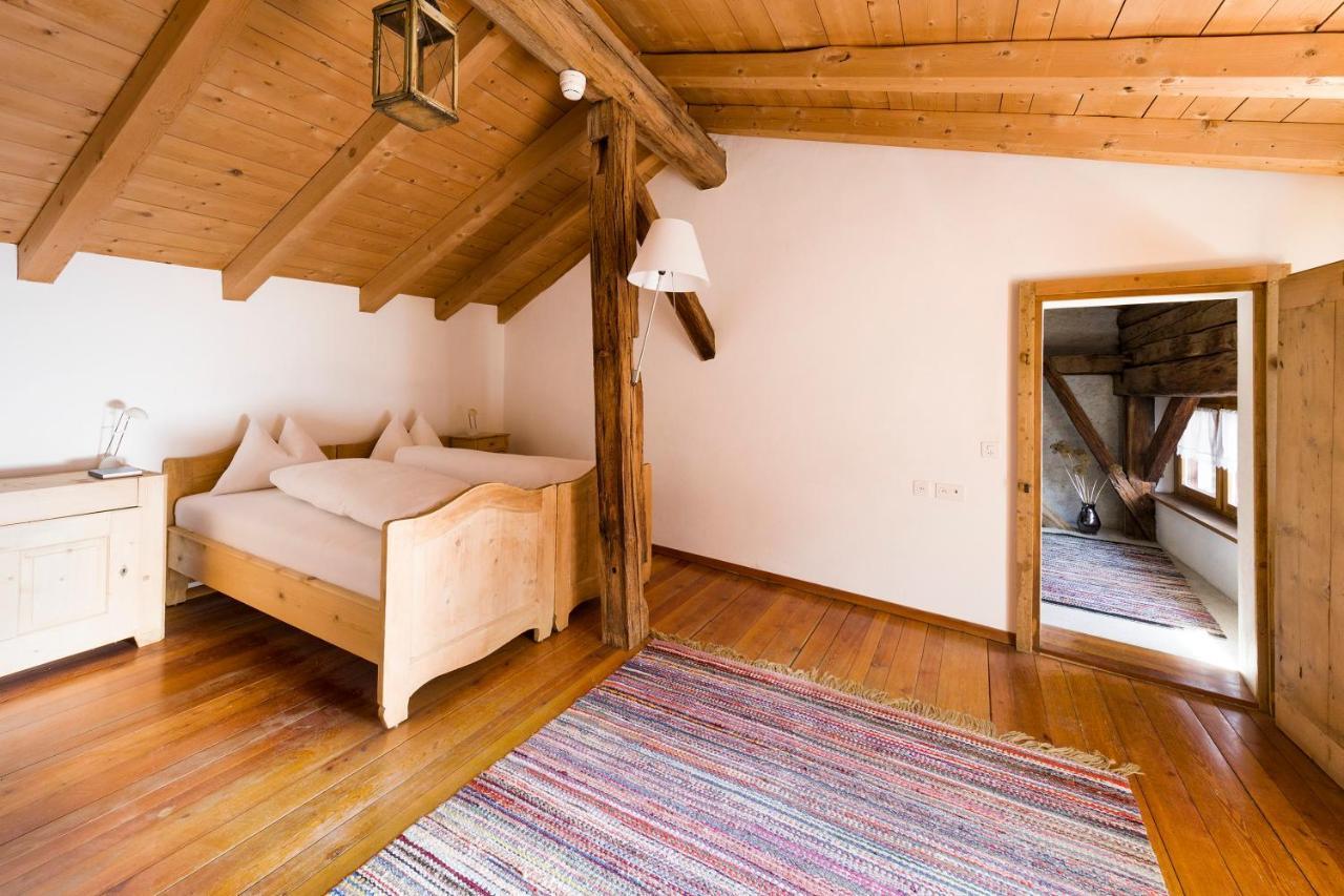 Hotel Chasa Chalavaina Müstair Oda fotoğraf
