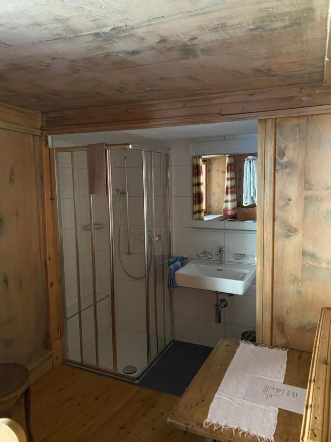 Hotel Chasa Chalavaina Müstair Oda fotoğraf