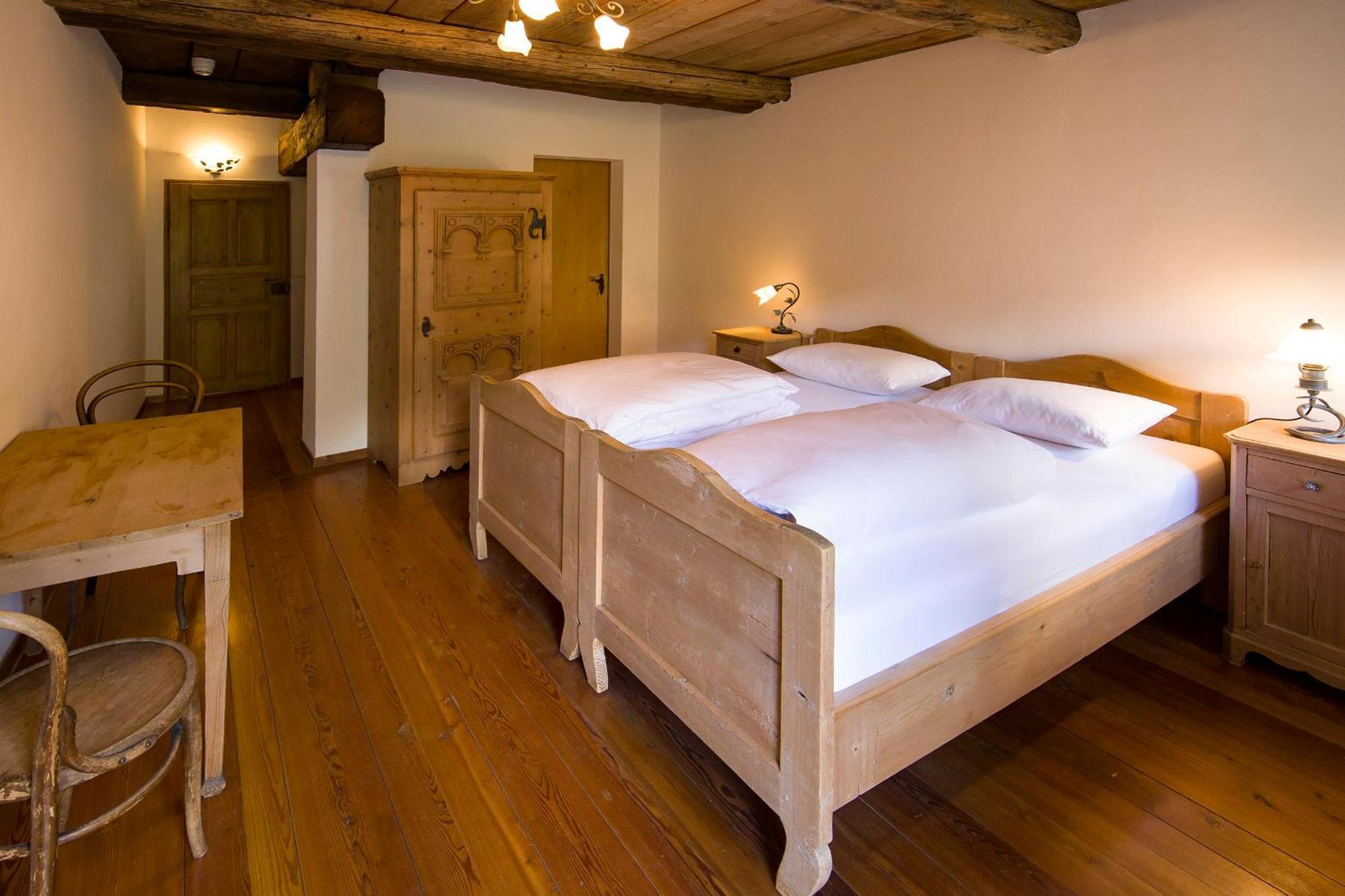 Hotel Chasa Chalavaina Müstair Oda fotoğraf