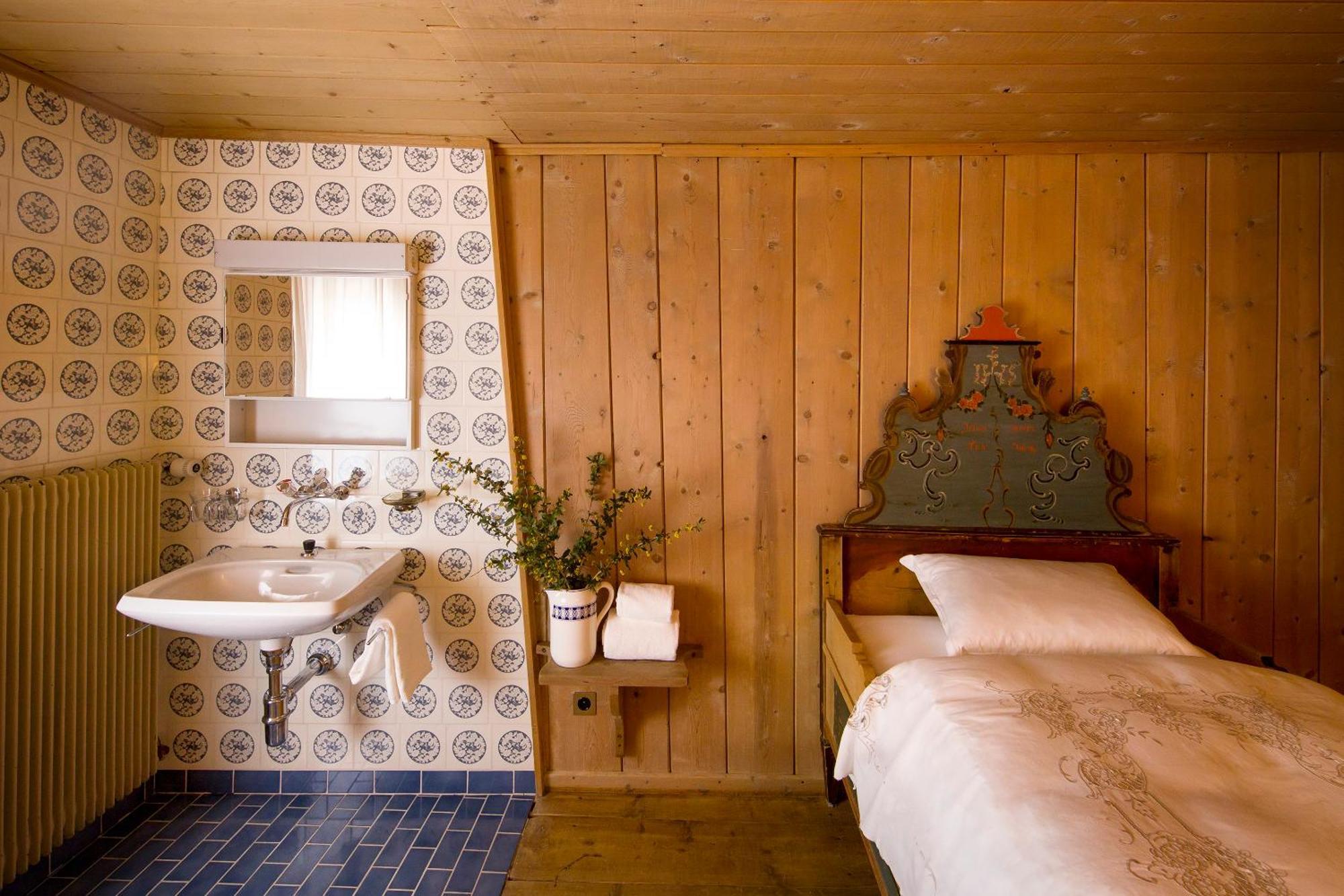 Hotel Chasa Chalavaina Müstair Oda fotoğraf