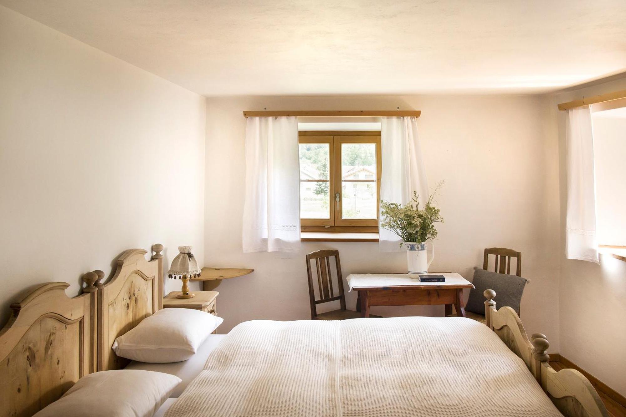 Hotel Chasa Chalavaina Müstair Oda fotoğraf