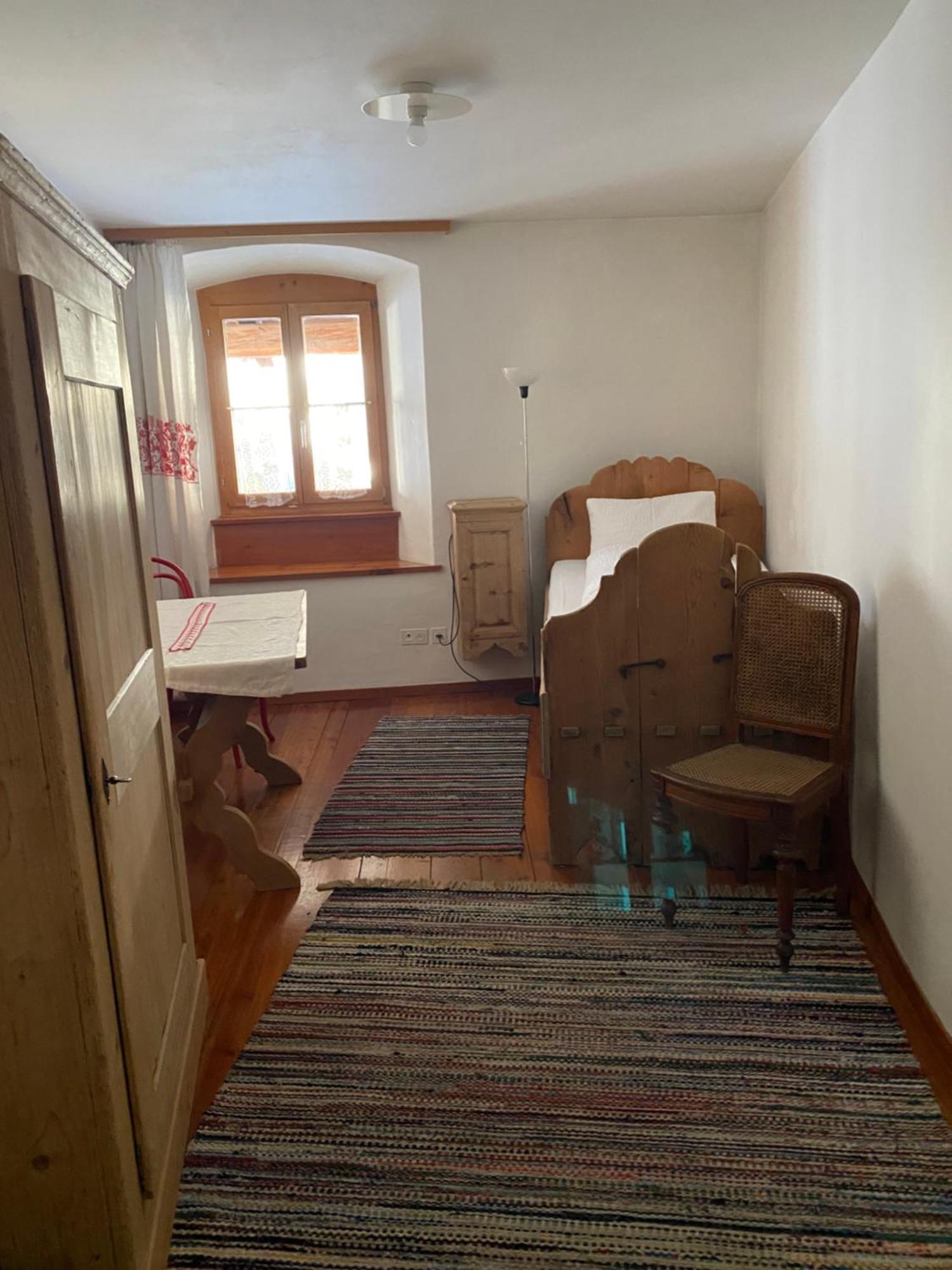 Hotel Chasa Chalavaina Müstair Oda fotoğraf