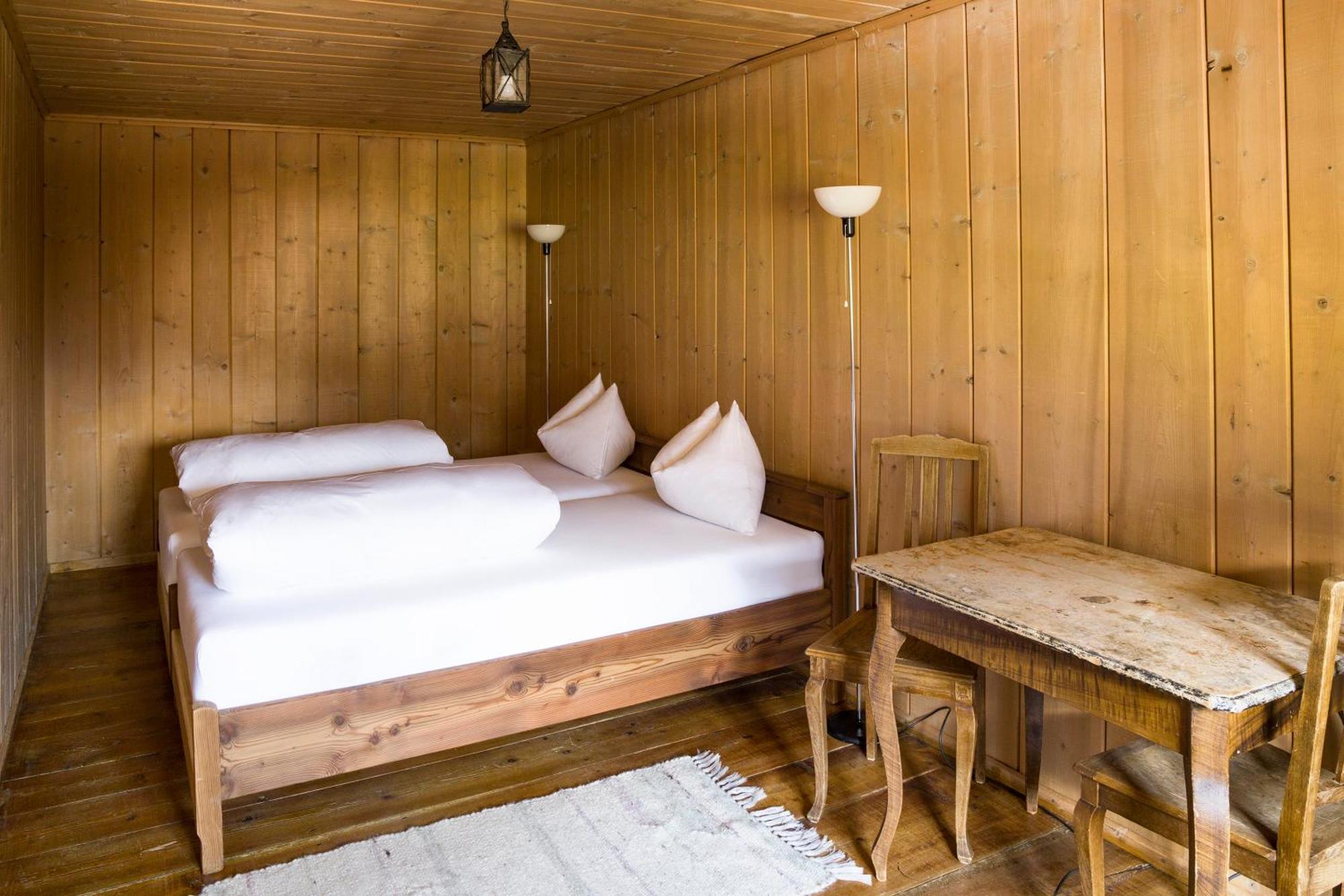 Hotel Chasa Chalavaina Müstair Oda fotoğraf